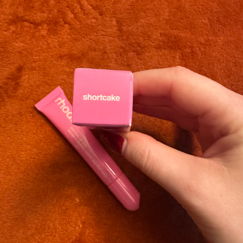 Rhode Shortcake Peptide Lip Treatment – Hydrating Lip Care with a Sweet Berry Scent 10ml