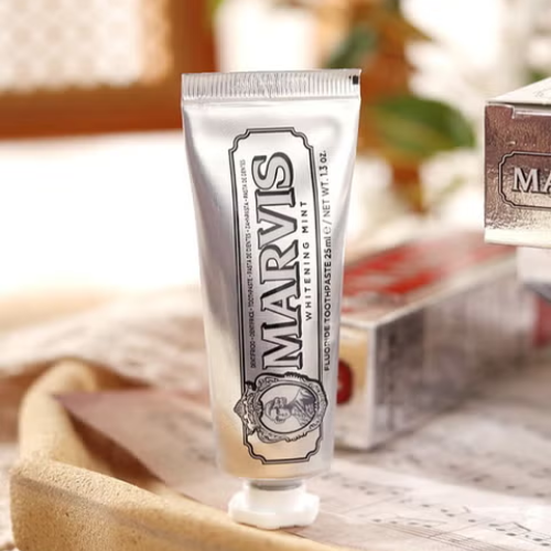 Marvis Whitening Toothpaste, Mint, 85ml, Promotes the Natural Whitening of the Teeth, Plaque Removal Toothpaste, Long-Lasting Freshness