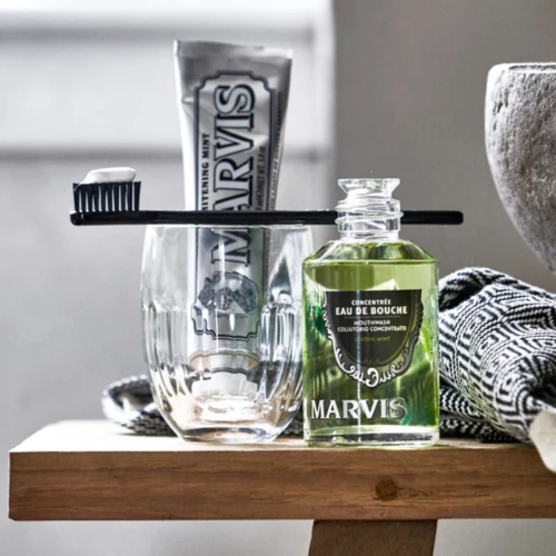 Marvis Whitening Toothpaste, Mint, 85ml, Promotes the Natural Whitening of the Teeth, Plaque Removal Toothpaste, Long-Lasting Freshness