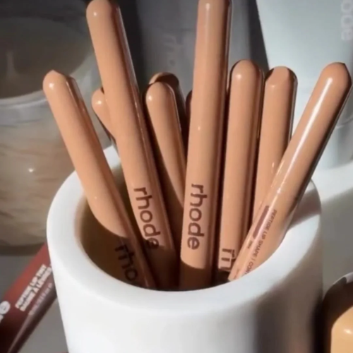 Rhode Peptide Lip Shape – Twist (Warm Taupe Lip Contour)